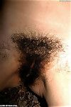 الآسيوية الهواة أماندا تجريد عارية في الغابة في ليلة إلى عرض شعر مهبل