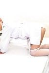 Aziatische Cutie Miina Minamoto draagt een hot Verpleegkundigen uniform met sexy kousen en Speelt met Zichzelf