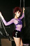 Восточная Фетиш Детка Кацуми в черный латекс сапоги Полоски из из ее сексуальная наряд