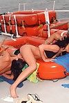 kinky lesbianas Kaylani lei Con amigas son en el abierto mar Tener el Desagradable lamiendo