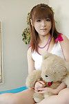 Aziatische meisje Yuuki Idols Plaagt met sexy panty en laat De naakt kut