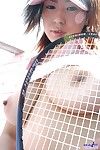 jóvenes tenis jugador Yuria yoshingaga muestra su Tetas Downblouse y Coño a través de Panty