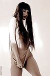 slank lange haren Aziatische model Jade hsu introduceert Zichzelf in deze mooi zwart en wit beelden