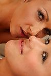 godere di Abbagliante throning orale lungo Duplice lesbiche angeli