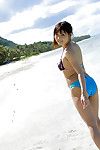 Boobsy Asiatico Cari Con Neat rifiuti Aya Hirai Scivolare off Il suo Bikini all'aperto