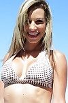 latina Babe Patty gotas su Bikini Bra y parpadea Tetas en el playa