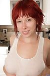 sexy i Odważne gwiazda porno Zoe Nixon z Niesamowite boobies to Pokazując jej ogolone pussyhole