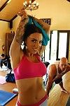 duży piersi trochę mały tatuaże Piękno Juelz Ventura dostaje jej cipki poszedł po robić ćwiczenia w w siłownia