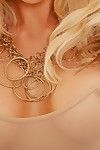 Очаровательные Блондинка Детка Кайден Кросс соз ее Хорошо сиськи из из что сексуальная наряд в эротика Фото