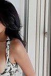 ворон черноволосый Жасмин Сосет хуй в ультра Короткие сексуальная Платье получает ее идеальное Большой сиськи из
