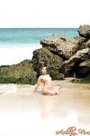 Tóc vàng Bãi biển Babe ashley lửa người mẫu Topless trong bikini cạn li