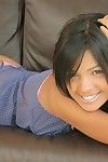 Seducente Adolescente Chica karla Spezia pose in sexy lingerie e mostra Il suo stretto culo