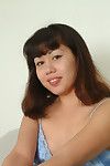 oriental Amateur Mellissa Abschied getrimmt pussy in die Nackt auf Bett