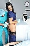 raven cabelos Vidro enfermeira Shazia Sahari Eu preto meia-calça fica ela liso buceta recheado :por: colega de trabalho