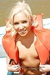 teen Babe Mit winzige Titten Kacey Jordan zeigt Ihr Körper auf ein Boot