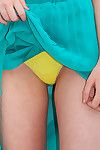 蓝色 眼睛 凯利 lamprin 挑逗 通过 轻轻地 表示 她的 性感的 屁股 和 她的 淘气 内裤
