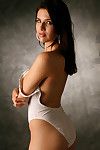 Casandra loves to play sensual and give amazing nude views of herself