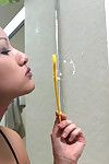 Asiático primero temporizador Jade Sopla burbujas Mientras exhibiendo perfectamente tapizados Twat