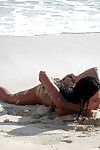 Nackt amateur teenager babes in Sonnenbrille Mit einige Spaß auf die Strand