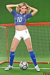 Sevimli vücut sanat futbol Kız Kiraz Tem içinde sahte MAVİ ve beyaz üniforma yayılır onu bacaklar