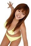 Mayor tetas oriental nena Yoko matsugane es Engañando Alrededor de en extrema bikini