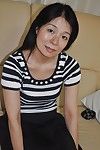 यौन उत्साहित एशियाई , अकीको ओडीए हो रही है बिना कपड़े और विस्तार उसके योनी होंठ