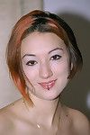 penetrato giapponese giovanile Hazel mostrando off  ascelle e Innocenti rasato fessura