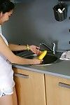 Cinese giovanile natalya giovani ragazze Con Liscia Vagina sa come Per Utilizzare banana invece di Sesso strumento