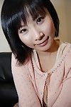 Chinês cutie Minori Nagakawa erótica Dança para baixo e expondo ela bushy útero