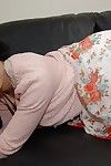 Chinees Cutie Minori Nagakawa Erotische Dans naar beneden en bloot haar bossige baarmoeder