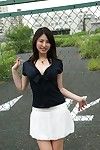 oriental raven la princesa Takako Kitahara disfruta en las burlas en abdomen de el web cámara