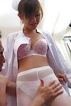 sessualmente eccitato orientale Miina Minamoto ha Intenso Hardcore Cazzo Azione e dà Cazzo succhiare in un Infermieri uniforme